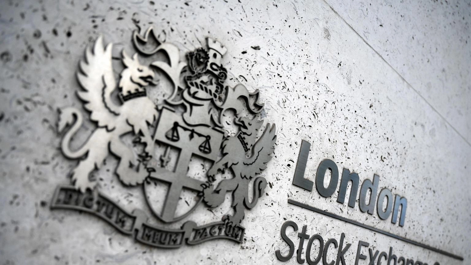 Borsa: l'Europa conclude pesante, Londra -1,8%