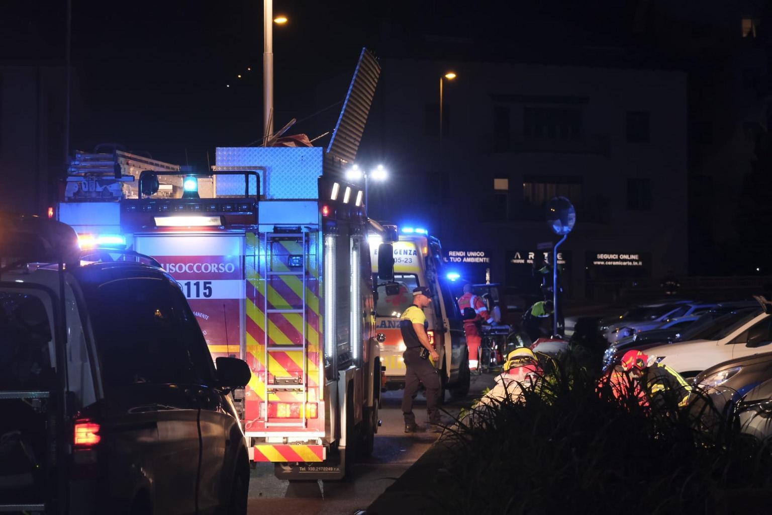 Crolla tetto di un ristorante, sette feriti, grave una ragazza Crolla tetto di un ristorante, sette feriti, grave una ragazza