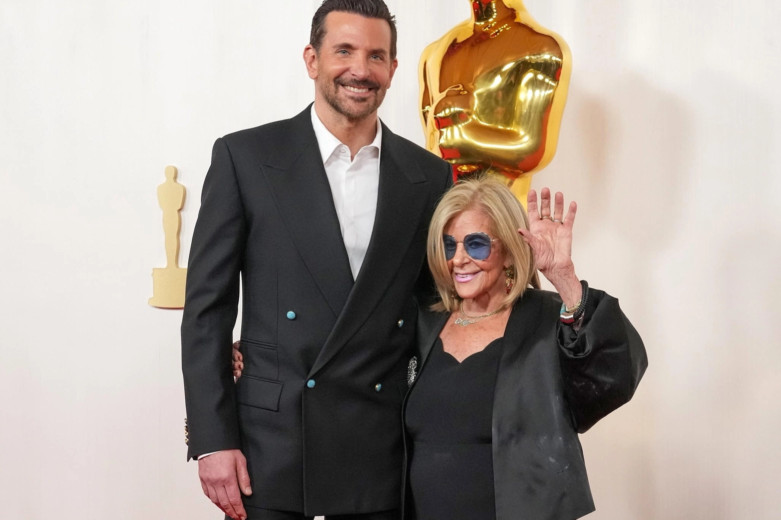 Bradley Cooper con la madre Gloria Campano