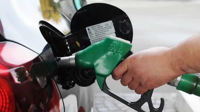 Sono stati immessi illecitamente sul mercato italiano 400 milioni di litri di benzina