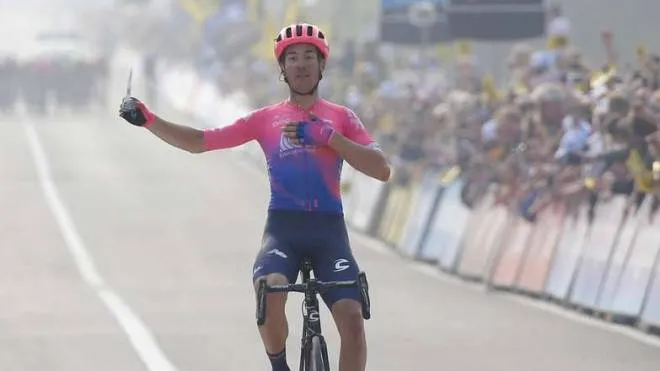 Ciclismo: trionfo Italia al Fiandre, vince Bettiol (foto Ansa)