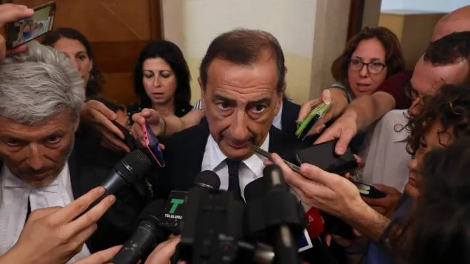 Milan mayor Giuseppe Sala talks with journalists after the sentence in Milan, 05 July 2019. Milan Mayor Giuseppe Sala on Friday got six months in jail, commuted into a 45,000 euro fine, for alleged false statements over the 2015 Universal Expo in the northern Italian city.
ANSA / MATTEO BAZZI