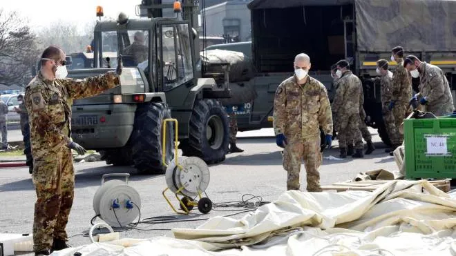 Italian soldiers arrive in front of the hospital where a tent city will be set up for people infected with coronavirus, in Crema, northrn Italy, 20 March 2020.
Italy declared state of emergency lockdown against the Covid-19 Coronavirus pandemic. Countries around the world are taking increased measures to prevent the wide spread of the SARS-CoV-2 Coronavirus causing the Covid-19 disease.
 ANSA/STEFANO CAVICCHI
