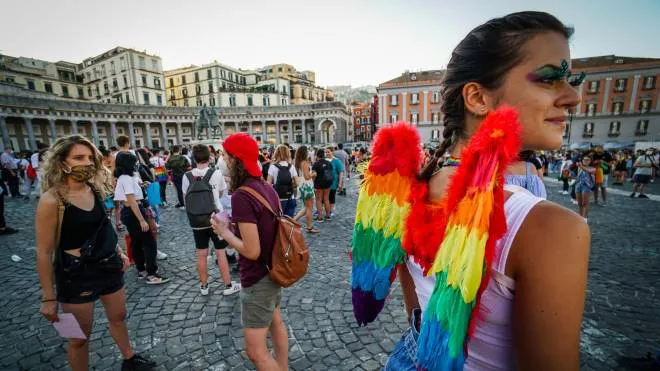 Flash mob contro l'omofobia in Piazza del Plebiscito a Napoli. 27 Giugno 2020. ANSA/CESARE ABBATE