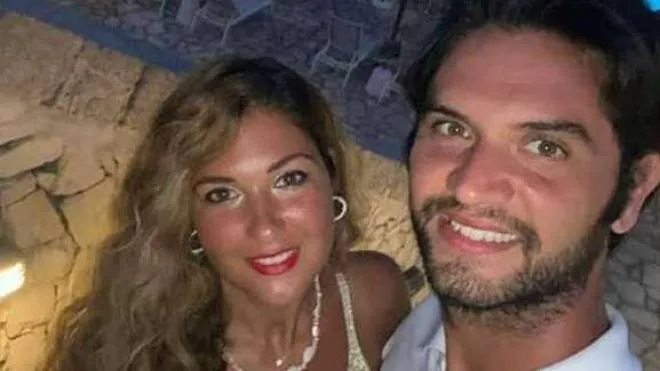 Daniele De Santis, 33 anni, arbitro di calcio di serie C, e la sua fidanzata, Eleonora Manta, 29 anni: sono le vittime di Lecce