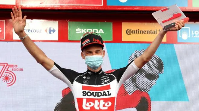 epa08770875 Belgian rider Tim Wellens of Lotto Soudal celebrates on the podium after winning the fifth stage of the Vuelta a Espana 2020 cycling race over 184.4km from Huesca to Sabinanigo, Spain, 23 October 2020.  EPA/KIKO HUESCA
