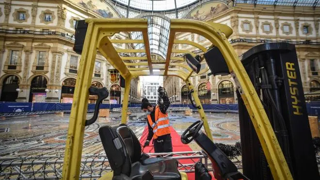 The installation of Christmas illuminations in the central Vittorio Emanuele Gallery, amid the second wave of the Covid-19 coronavirus pandemic, in Milan, Italy, 20 November 2020. Italy fights with the second wave of pandemic of the SARS-CoV-2 coronavirus which causes the Covid-19 disease. ANSA/ MATTEO CORNER