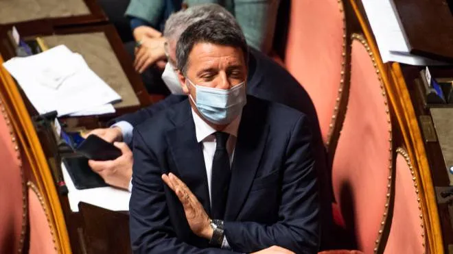 Il leader di Italia Viva, Matteo Renzi, a margine del voto alla risoluzione di maggioranza che autorizza il nuovo scostamento di bilancio, nell'Aula del Senato, Roma, 26 novembre 2020.
ANSA/MAURIZIO BRAMBATTI
