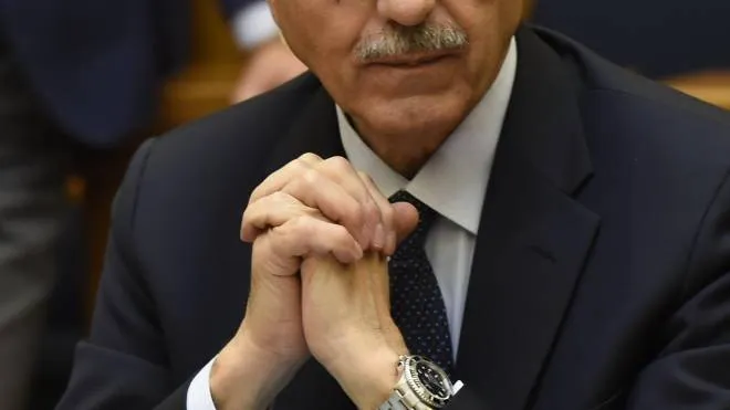 Il commissario Maurizio Gentile, 66 anni