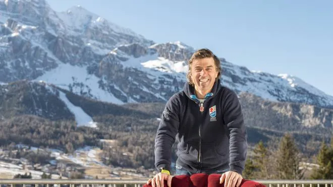 C è nato e vive a Cortina d’Ampezzo: nella sua carriera di discesista è salito 33 volte sul podio della Coppa del Mondo