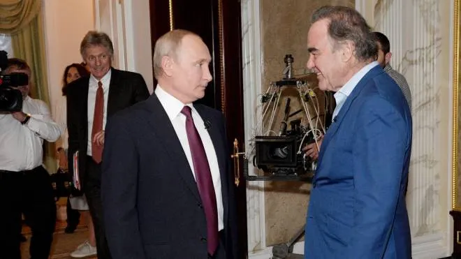 5952168 18.06.2019 Russian President Vladimir Putin attends an interview with U.S. film director and screenwriter Oliver Stone for his Revealing Ukraine documentary at the Kremlin in Moscow, Russia. Alexei Druzhinin / Sputnik