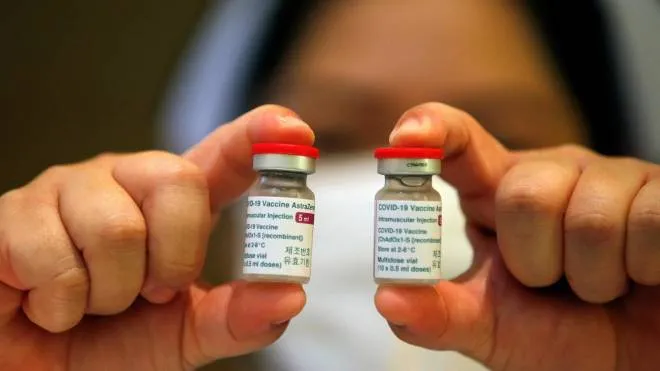 epa09069148 A Thai nurse displays vials of vaccine against COVID-19 developed by AstraZeneca after the cancelation and postponement of the  vaccination event for the Prime Minister and cabinet ministers due to reports of side effects at Bamrasnaradura Infectious Diseases Institute in Nonthaburi province, Thailand, 12 March 2021. Thai Prime Minister and his cabinet ministers abruptly postponed their vaccination against COVID-19 with AstraZeneca vaccine due to the reports on blood clots after inoculation.  EPA/RUNGROJ YONGRIT