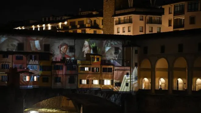 Caterina Cavalcaselle, Francesca Romani e Maura Chiavacci. fondatrici dell’Associazione. culturale AbstrArt; in alto, il Ponte Vecchio a Firenze