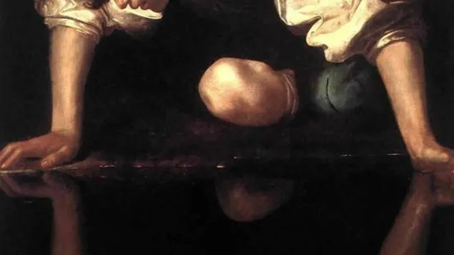 Il “Narciso” di Caravaggio (. 1597-1599). Sotto, un selfie di Cindy Sherman