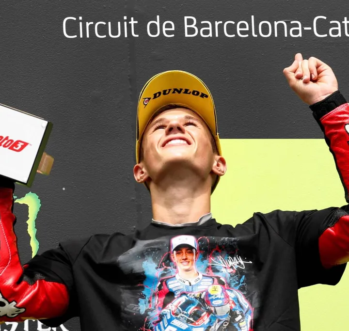 Omaggio a Dupasquier dal podio: Garcia (foto), Alcoba e Onci hanno indossato una maglia con la foto del 19enne morto una settimana fa