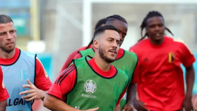 epa09262660 Eden Hazard (front R) of Belgium and teammates attend their training session at the Petrovsky stadium in St. Petersburg, Russia, 11 June 2021. Belgium will face Russia in their UEFA EURO 2020 group B preliminary round soccer match on 12 June 2021.  EPA/Anatoly Maltsev