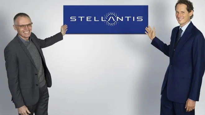 Carlos Tavares, 62 anni, e John Elkann, 45 anni, ceo e presidente di Stellantis