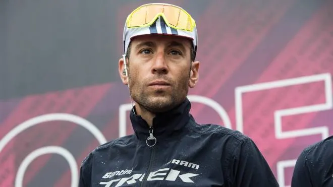 Italian rider Vincenzo Nibali of Trek Segafredo team ahead of the departure of the 16th stage of the 2021 Giro d'Italia cycling race over 212km from Salice to Cortina D'Ampezzo, Italy, 24 May 2021.
ANSA/LUCA ZENNARO