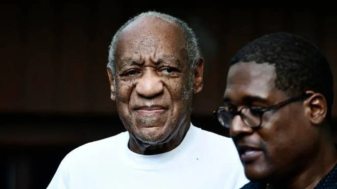 epa09314358 US actor Bill Cosby (L) appears in front of the media after he arrived home following the Pennsylvania Supreme Court's ruling throwing out Cosby's sexual assault conviction which is expected to result in his release from prison in Elkins Park, Pennsylvania, USA, 30 June 2021. Cosby has already served more than two years in prison following his conviction for assaulting Andrea Constand.  EPA/BASTIAAN SLABBERS