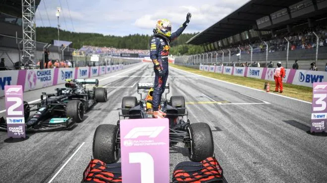 epa09322320 First placed Dutch Formula One driver Max Verstappen of Red Bull Racing gestures after the Formula One Grand Prix of Austria at the Red Bull Ring in Spielberg, Austria, 04 July 2021.  EPA/Christian Bruna / POOL