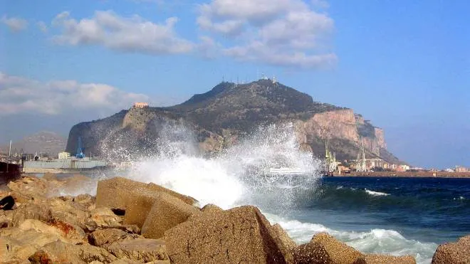 20030515 - ROMA - CRO - MARE: GUIDA BLU 2003; LE MIGLIORI DIECI LOCALITA'. Una immagine di archivio mostra uno scorcio dell'isola di Pantelleria.
ARCHIVIO - ANSA - KRZ