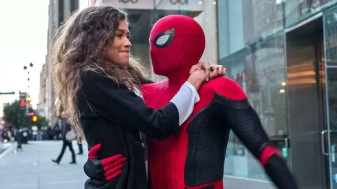 Tom Holland, 25 anni,. e Zendaya, 24 anni, in Spider-Man - Far From Home del 2019