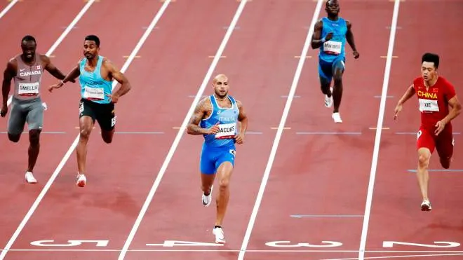 epa09382334 Lamont Marcell Jacobs (C) of Italy competes in the Men's 100m heats during the Athletics events of the Tokyo 2020 Olympic Games at the Olympic Stadium in Tokyo, Japan, 31 July 2021.  EPA/TATYANA ZENKOVICH