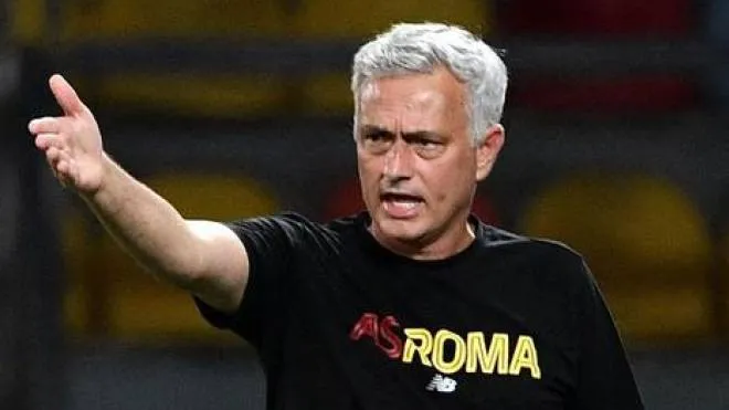 Portuguese AS Roma's coach Jose Mourinho gestures during a friendly football match between AS Roma and Debrecen VSC at the Benito Stirpe Stadium in Frosinone, near Rome, on July 25, 2021. (Photo by Filippo MONTEFORTE / AFP)