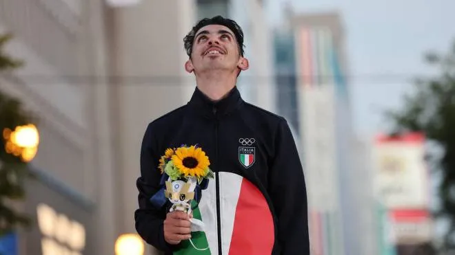 Gold medallist Italy's Massimo Stano celebrates during the medal ceremony for the men's 20km race walk during the Tokyo 2020 Olympic Games at the Sapporo Odori Park in Sapporo on August 5, 2021. (Photo by Giuseppe CACACE / AFP)