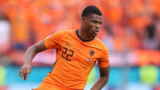 Denzel Dumfries of the Netherlands in action during the UEFA EURO 2020 round of 16 soccer match between the Netherlands and the Czech Republic in Budapest, Hungary, 27 June 2021. ansa/Alex Pantling / POOL (RESTRICTIONS: For editorial news reporting purposes only. Images must appear as still images and must not emulate match action video footage. Photographs published in online publications shall have an interval of at least 20 seconds between the posting.)