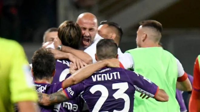 Fiorentina's forward Dusan Vlahovic (C) celebrates with his teammates after scoring during the Italian Serie A soccer match between ACF Fiorentina and Torino Fc at the Artemio Franchi stadium in Florence, Italy, 28 August 2021. ANSA/CLAUDIO GIOVANNINI