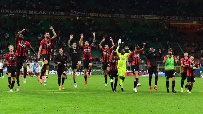 AC Milan's players celebrate at the end of the Italian Serie A football match between AC Milan and Cagliari at the San Siro stadium in Milan, on August 29, 2021. (Photo by MIGUEL MEDINA / AFP)