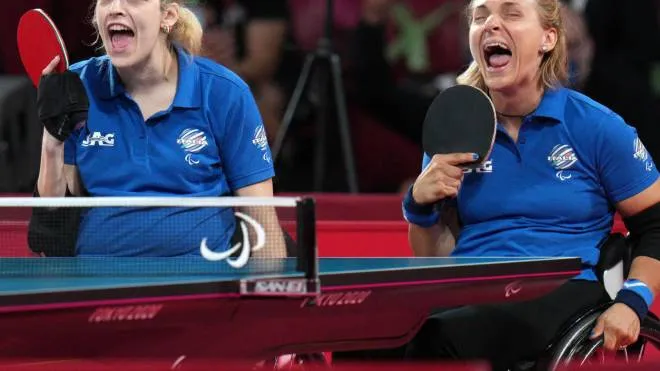 Giada Rossi e Michela Brunelli, da sinistra, terze nel tennistavolo paralimpico