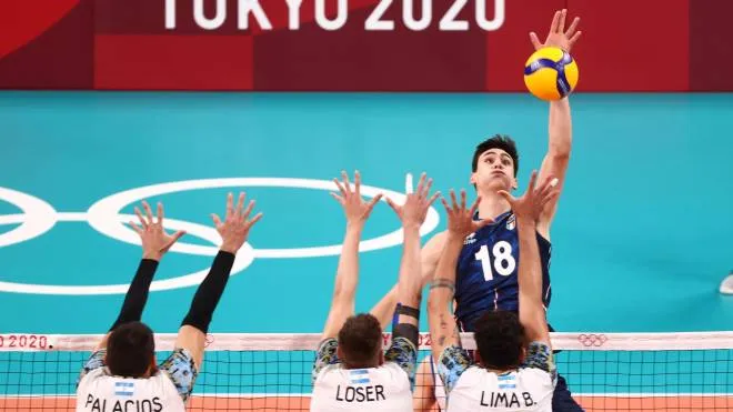 epa09390106 Alessandro Michieletto (back) of Italy in action against Bruno Lima (front-R), Agustin Loser (front-C) and Ezequiel Palacios (front-L) of Argentina during the Men's Volleyball quarterfinal between Italy and Argentina in the Tokyo 2020 Olympic Games at the Ariake Arena in Tokyo, Japan, 03 August 2021.  EPA/WU HONG