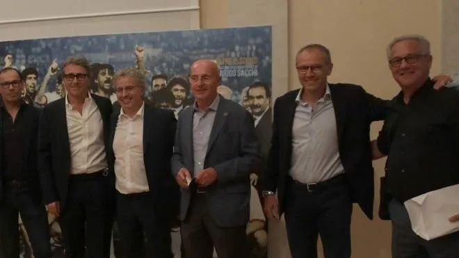 Da sinistra, Davide Cassani, Gian Paolo Montali, Andrea Di Caro, Arrigo Sacchi, Stefano Domenicali e Julio velasco (Corelli)