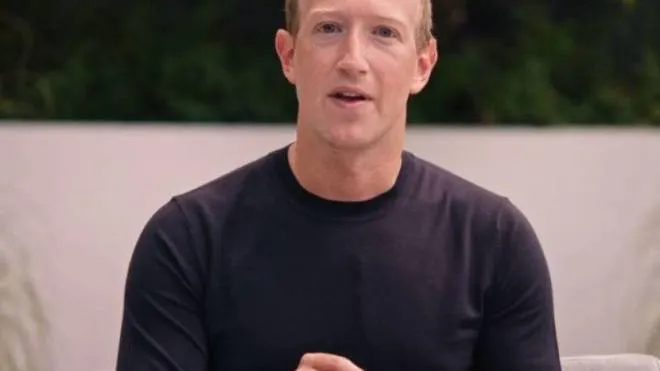 Mark Zuckerberg, 37 anni, numero uno di Facebook, durante la presentazione dei Ray-Ban Stories