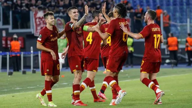 Roma�s Lorenzo Pellegrini (2nd from L) celebrates with his teammates after scoring during the Conference League Group C soccer match AS Roma vs CSKA Sofia at the Olimpico stadium in Rome, Italy, 16 September 2021. ANSA/FABIO FRUSTACI