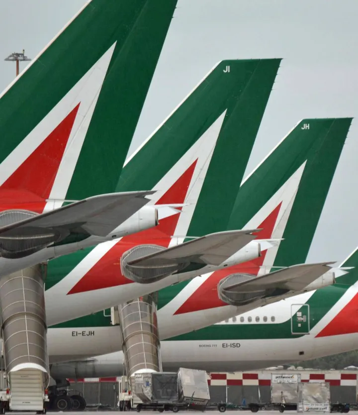 I commissari straordinari pubblicano il bando per la cessione di Alitalia: prezzo base 290 milioni di euro