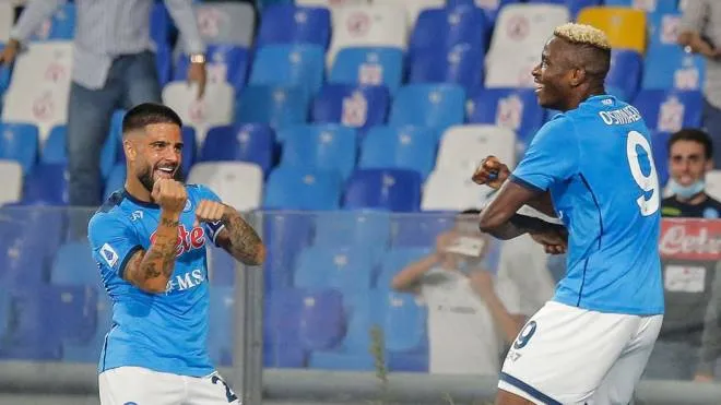 Napoli's Nigerian forward Victor Osimhen (R) celebrates with Napoli's Italian forward Lorenzo Insigne after opening the scoring during the Italian Serie A between Napoli and Cagliari on September 26, 2021 at the Diego-Maradona stadium in Naples. (Photo by Carlo Hermann / AFP)