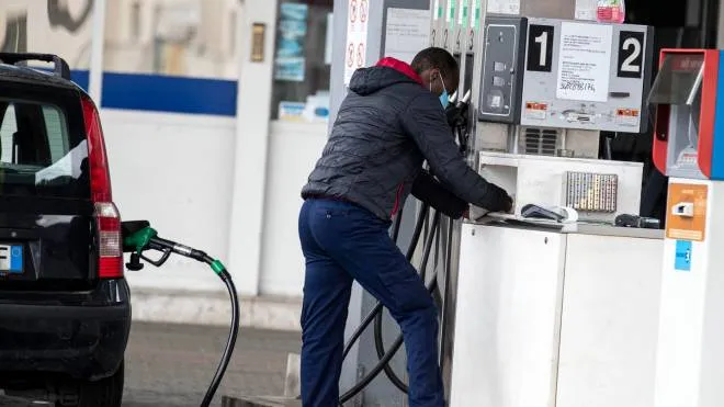 A person refuels his car at a service station in Rome, Italy, 21 April 2020. ANSA/MASSIMO PERCOSSI