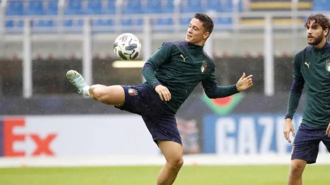 Italy�s Giacomo Raspadori (C) catches the ball during the training session at Giuseppe Meazza stadium. Italy will face Spain for the Uefa semifinal Nation League. Milan 5 October 2021.
ANSA / MATTEO BAZZI