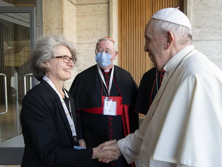 Suor Nathalie Becquart, 52 anni, è stata scelta dall’84enne papa Francesco