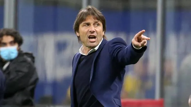 Inter Milan�?s coach Antonio Conte reacts to Lautaro Martinez  during the Italian serie A soccer match between FC Inter  and As Roma at Giuseppe Meazza stadium in Milan, 12 May 2021.
ANSA / MATTEO BAZZI