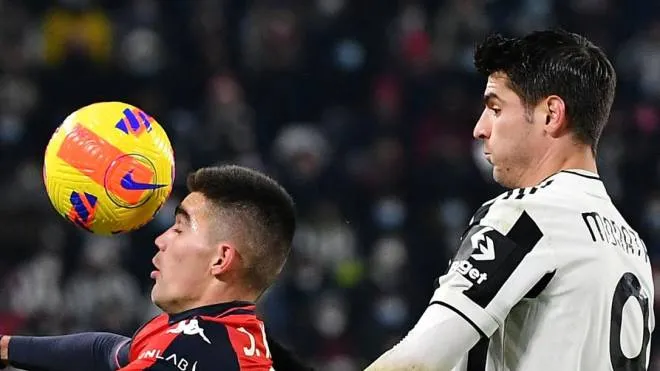 Genoa's Mexican defender Johan Vazquez (L) and Juventus' Spanish forward Alvaro Morata go for the ball during the Italian Serie A football match between Juventus and Genoa on December 5, 2021 at the Juventus stadium in Turin. (Photo by Isabella BONOTTO / AFP)