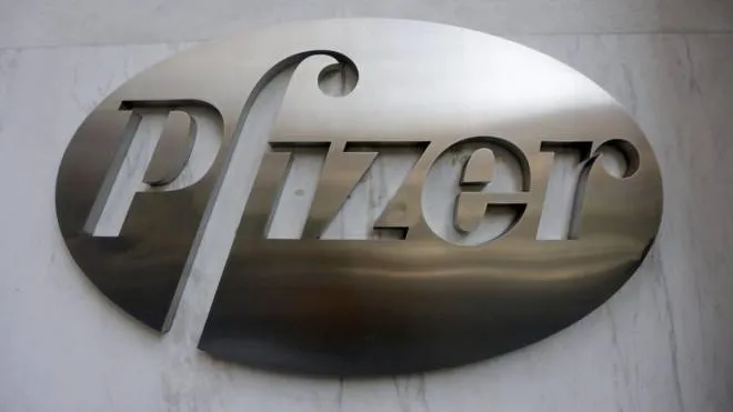 A logo outside Pfizer headquarters in New York, New York, USA, 04 December 2015. ANSA/ANDREW GOMBERT