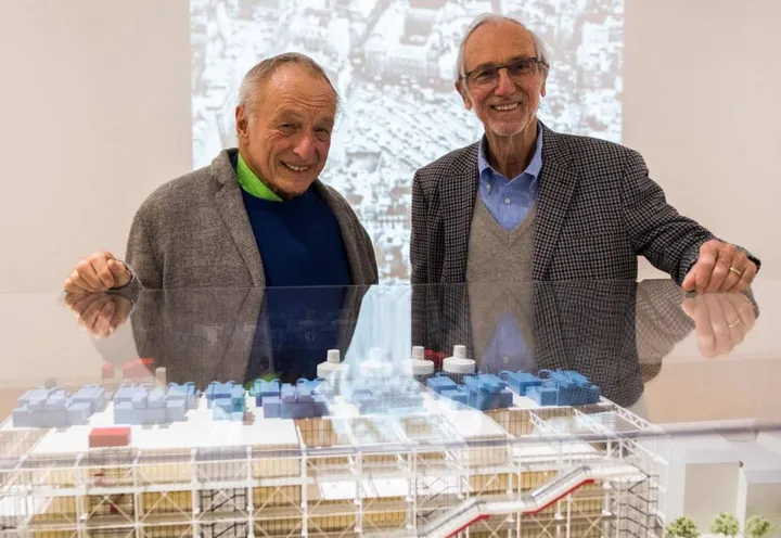 Richard Rogers (a sinistra) con Renzo Piano: l’architetto inglese è morto a 88 anni