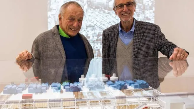 Richard Rogers (a sinistra) con Renzo Piano: l’architetto inglese è morto a 88 anni