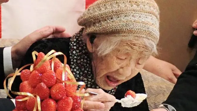 epa07426415 Kane Tanaka, 116-year-old Japanese woman, tastes strawberry cake in celebration, after she was honored as the world's oldest living person by Guinness World Records, at a nursing home in Fukuoka, southwestern Japan, 09 March 2019, issued 10 March 2019.  EPA/JIJI PRESS JAPAN OUT EDITORIAL USE ONLY/  NO ARCHIVES