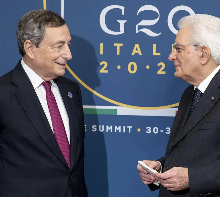 Il premier Mario Draghi, 74 anni, e il Capo dello Stato Sergio Mattarella, classe 1941