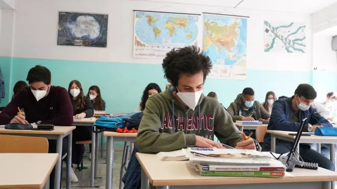 Gli studenti nella maggior parte dell’Italia torneranno nelle aule il prossimo 10 gennaio. Alcuni governatori vogliono il rinvio